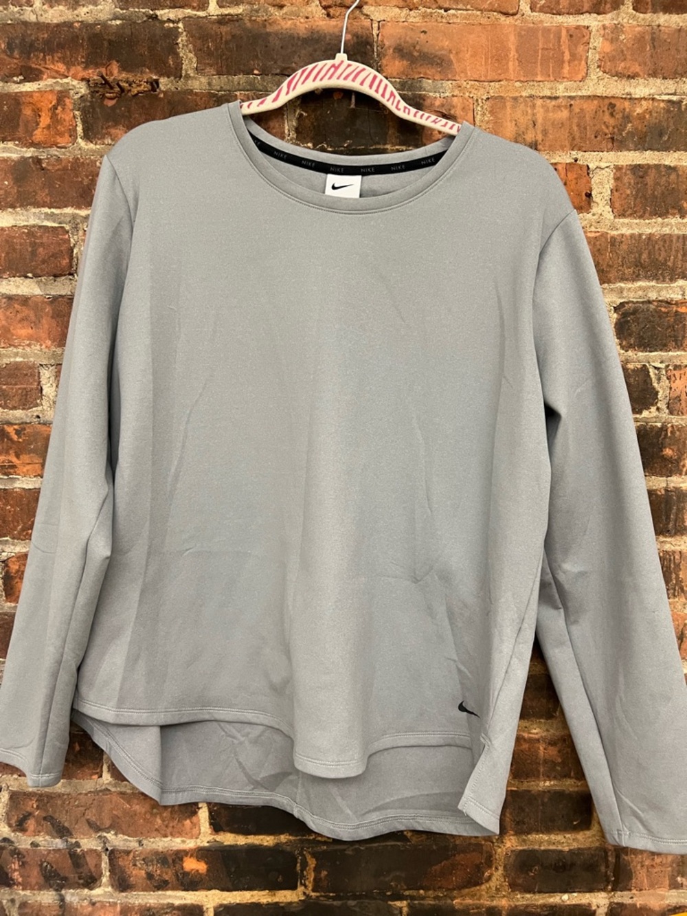 Nike Women’s Light Gray Long Sleeve Crew